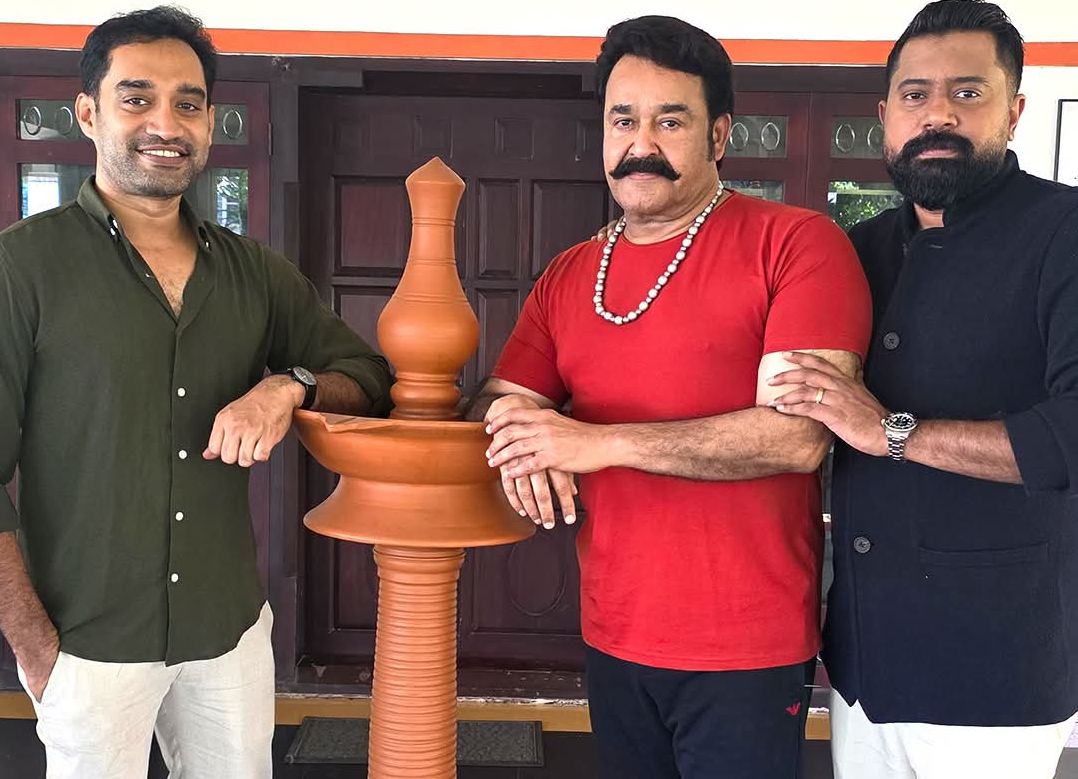 Anoop Sathyan (left) with Mohanlal